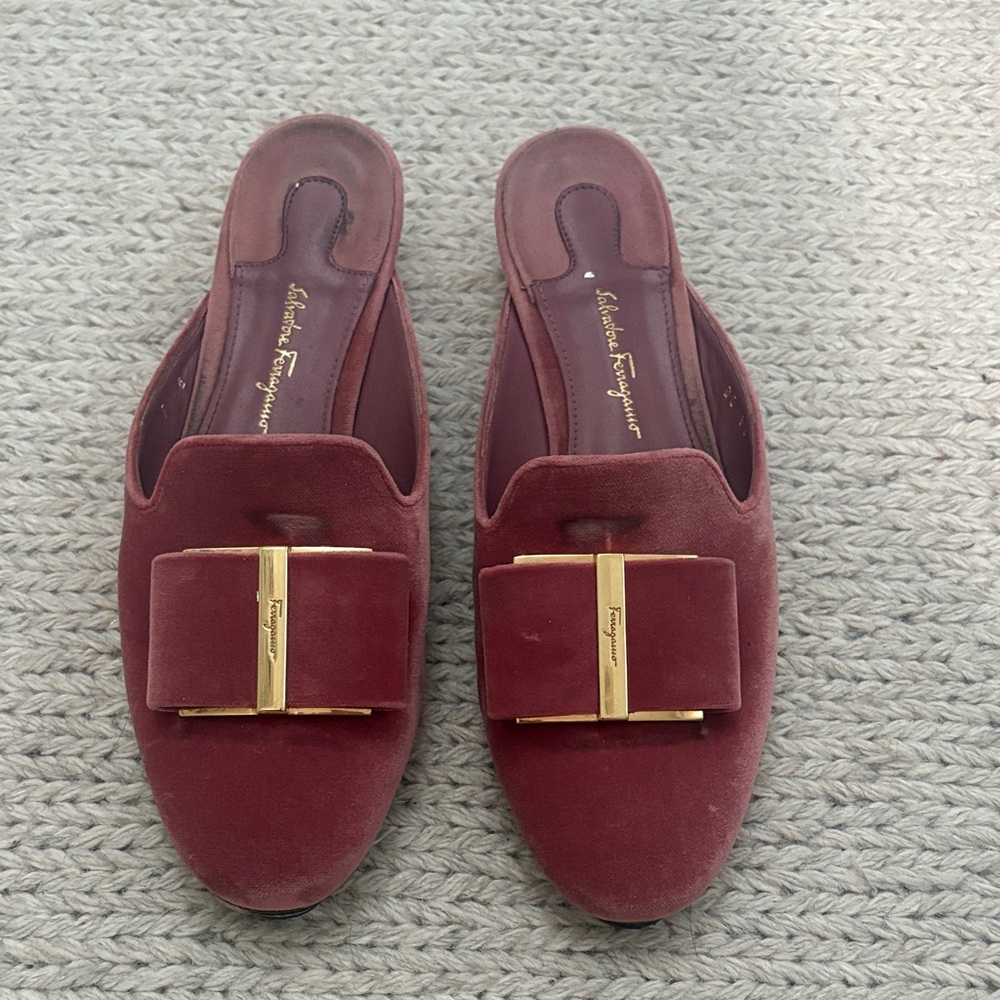 Salvatore Ferragamo pink velvet Mules